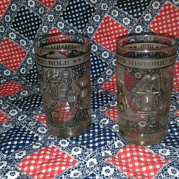 2VINTAGE 1776-1976 PHARMACY HISTORIC GLASSES. - Picture 6 of 8